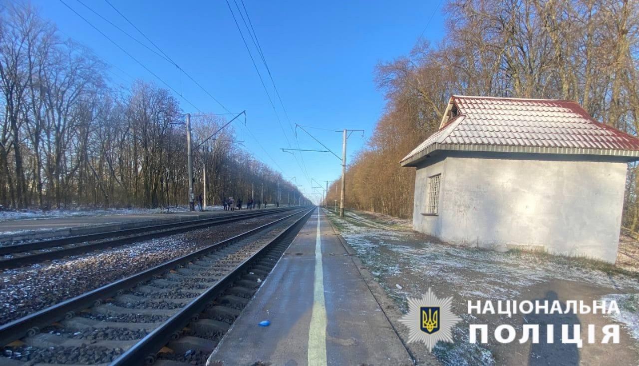 В Киевской области пассажирский поезд сбил насмерть мужчину. Подробности трагедии