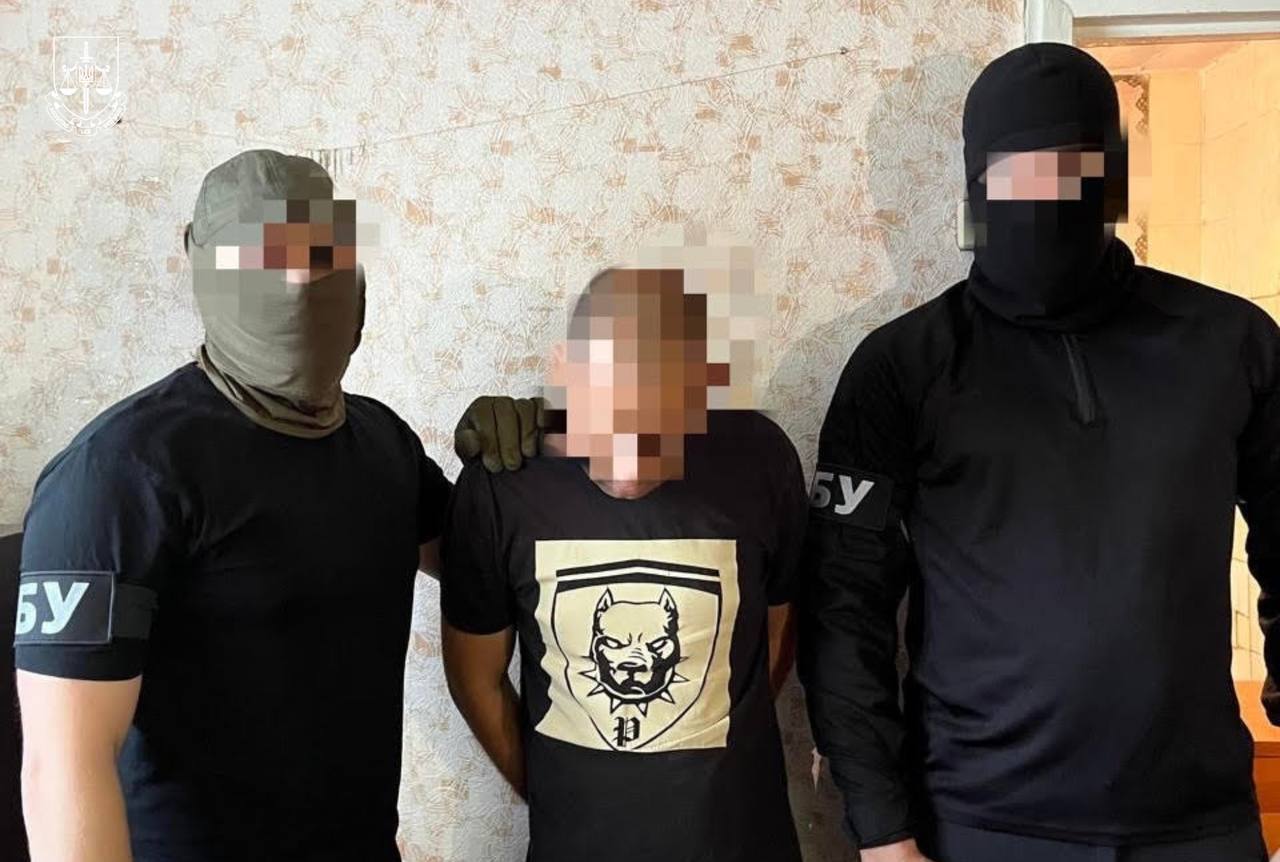 Корректировал ракетные удары по своим собратьям с ВСУ: в Украине бросили за решетку "крота" из ГРУ. Фото