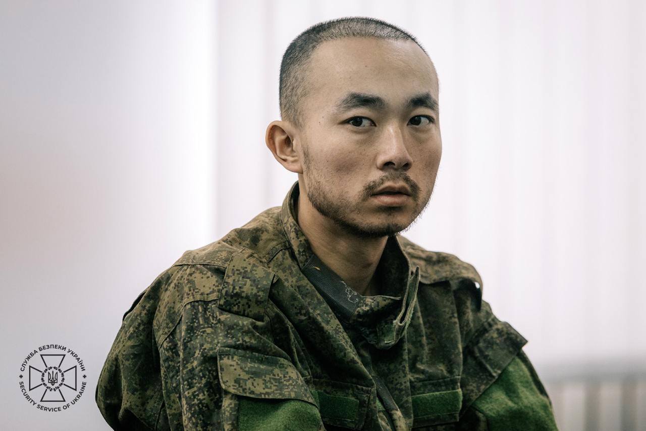 Попали в плен на первой же боевой задаче: в СБУ провели первые допросы китайских военнопленных. Фото и видео