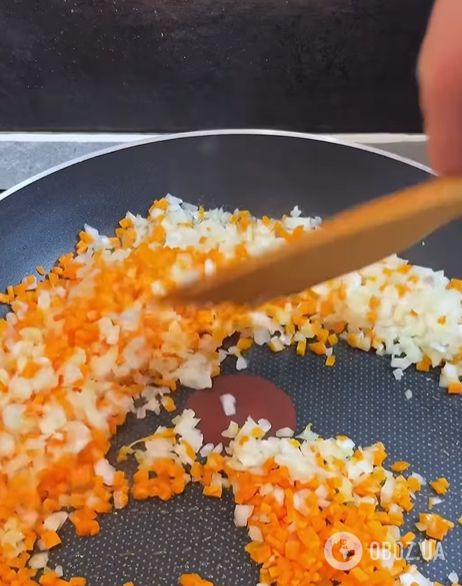 Лучше привычных макарон: как вкусно приготовить каннеллони с сыром и помидорами на обед