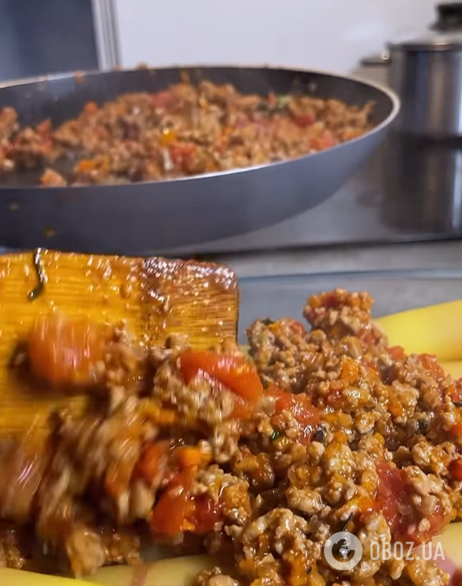 Лучше привычных макарон: как вкусно приготовить каннеллони с сыром и помидорами на обед