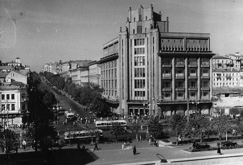 Спроектированный в стиле ар-деко: 86 лет назад в Киеве открылся ЦУМ. История и уникальные фото