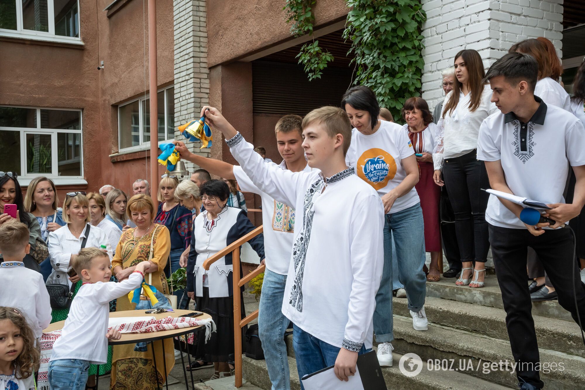 Когда последний звонок 2025 у школах Украины: Киев, Харьков и Львов назвали даты