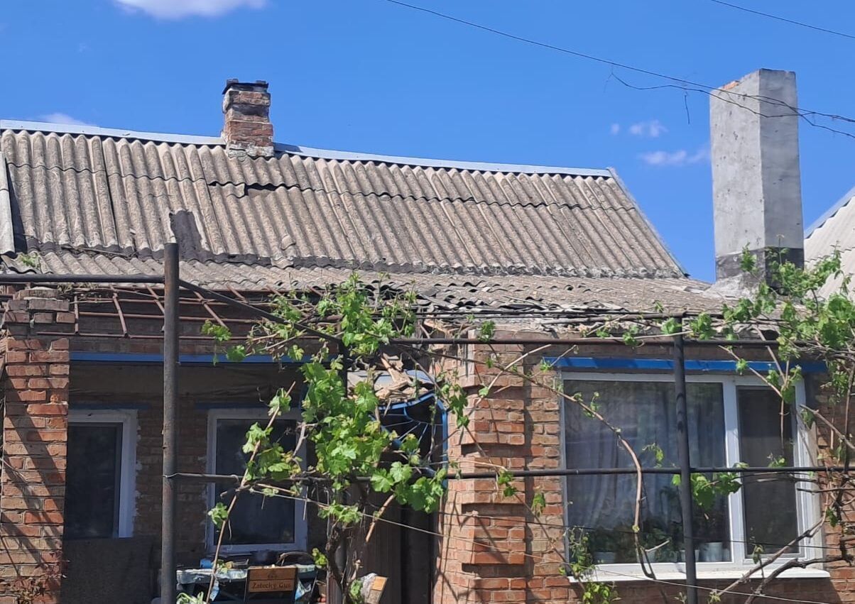 Окупанти атакували три райони Дніпропетровщини: поранено жінку, пошкоджено будівлі, загинули свійські тварини. Фото