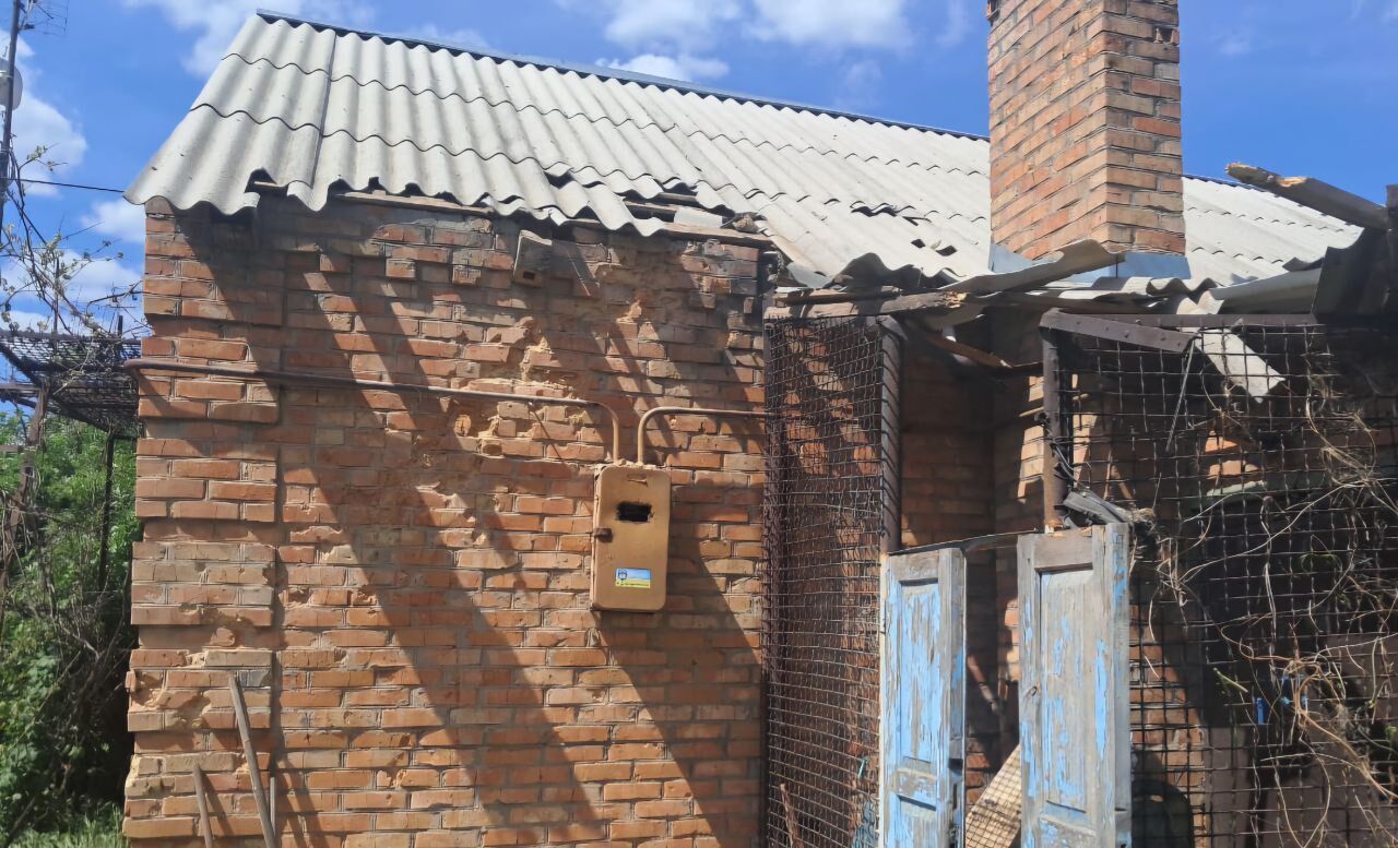 Окупанти атакували три райони Дніпропетровщини: поранено жінку, пошкоджено будівлі, загинули свійські тварини. Фото