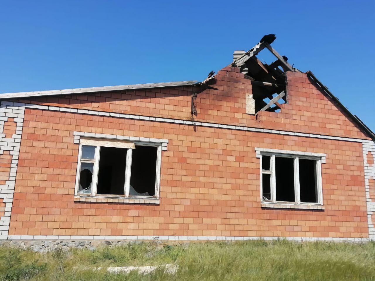Окупанти атакували три райони Дніпропетровщини: поранено жінку, пошкоджено будівлі, загинули свійські тварини. Фото