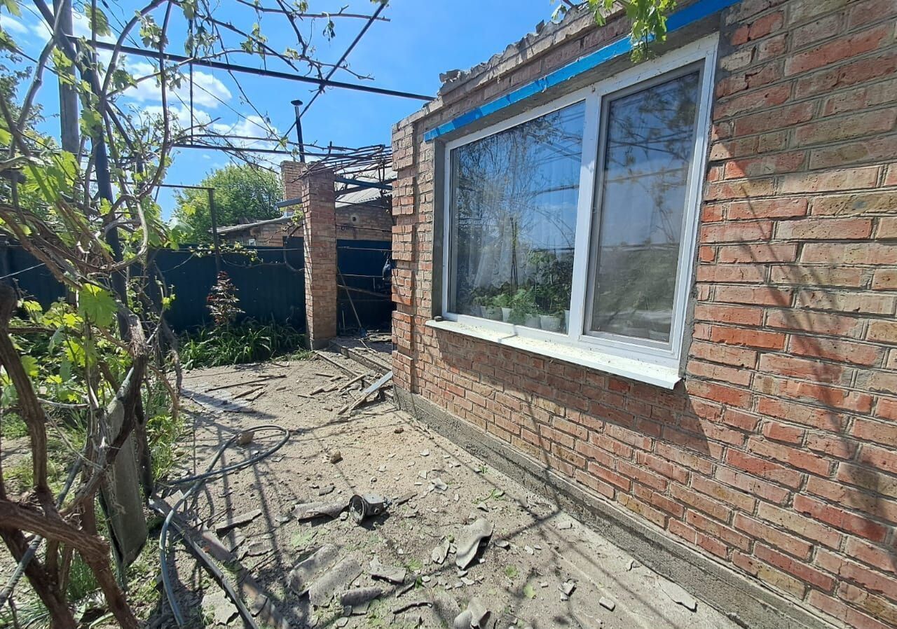 Окупанти атакували три райони Дніпропетровщини: поранено жінку, пошкоджено будівлі, загинули свійські тварини. Фото