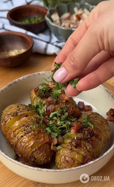 Даже чистить не придется: как вкусно запечь картошку с беконом на обед