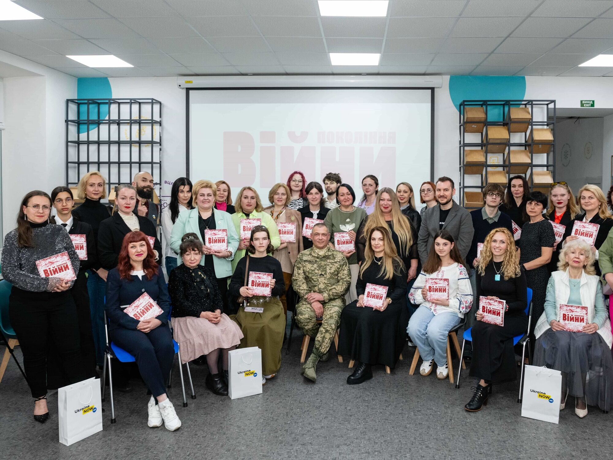 Художественные свидетельства войны и призыв поддерживать Украину: в Киеве презентовали каталог "Поколение войны"