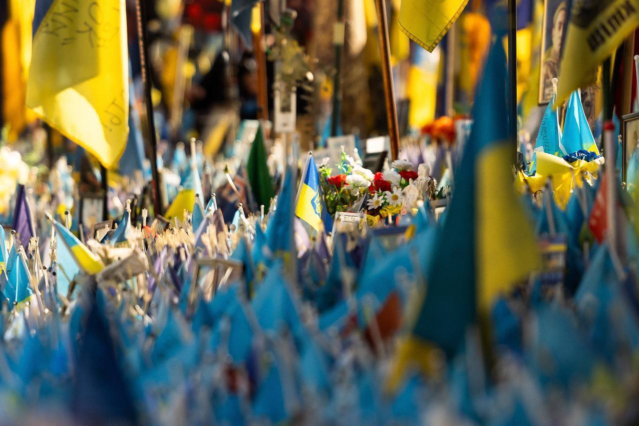 Народний меморіал пам'яті на Майдані у Києві.