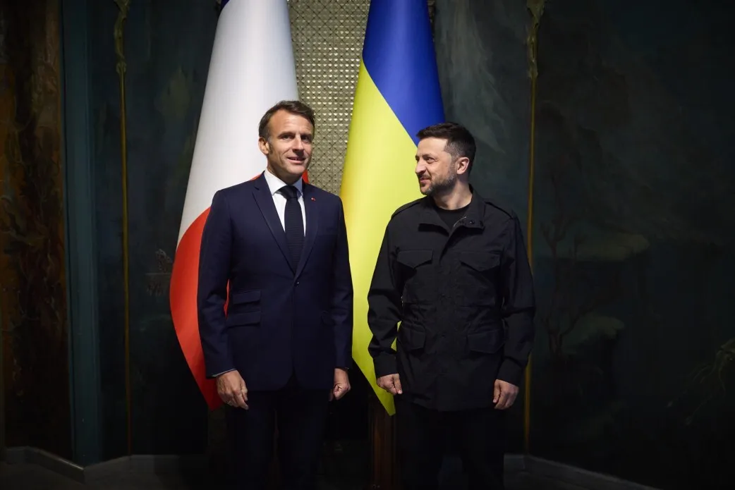 Після саміту "коаліції охочих" Зеленський провів зустрічі тет-а-тет зі Стармером і Макроном: про що говорили. Фото і відео