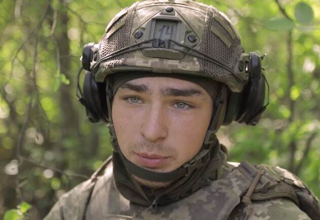 "Вони не шукали відмазок": з'явилося відео "хрещення" армією перших добровольців 18–24 років