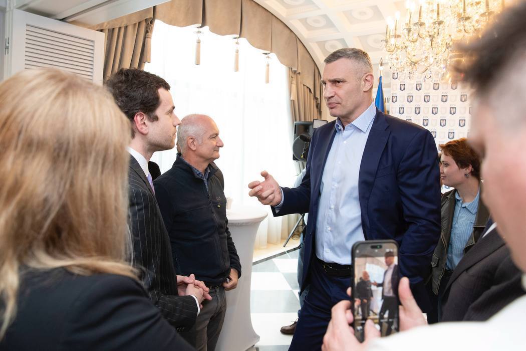 "Вместе мы должны остановить Путина!": Кличко встретился с послами и дипломатами иностранных государств