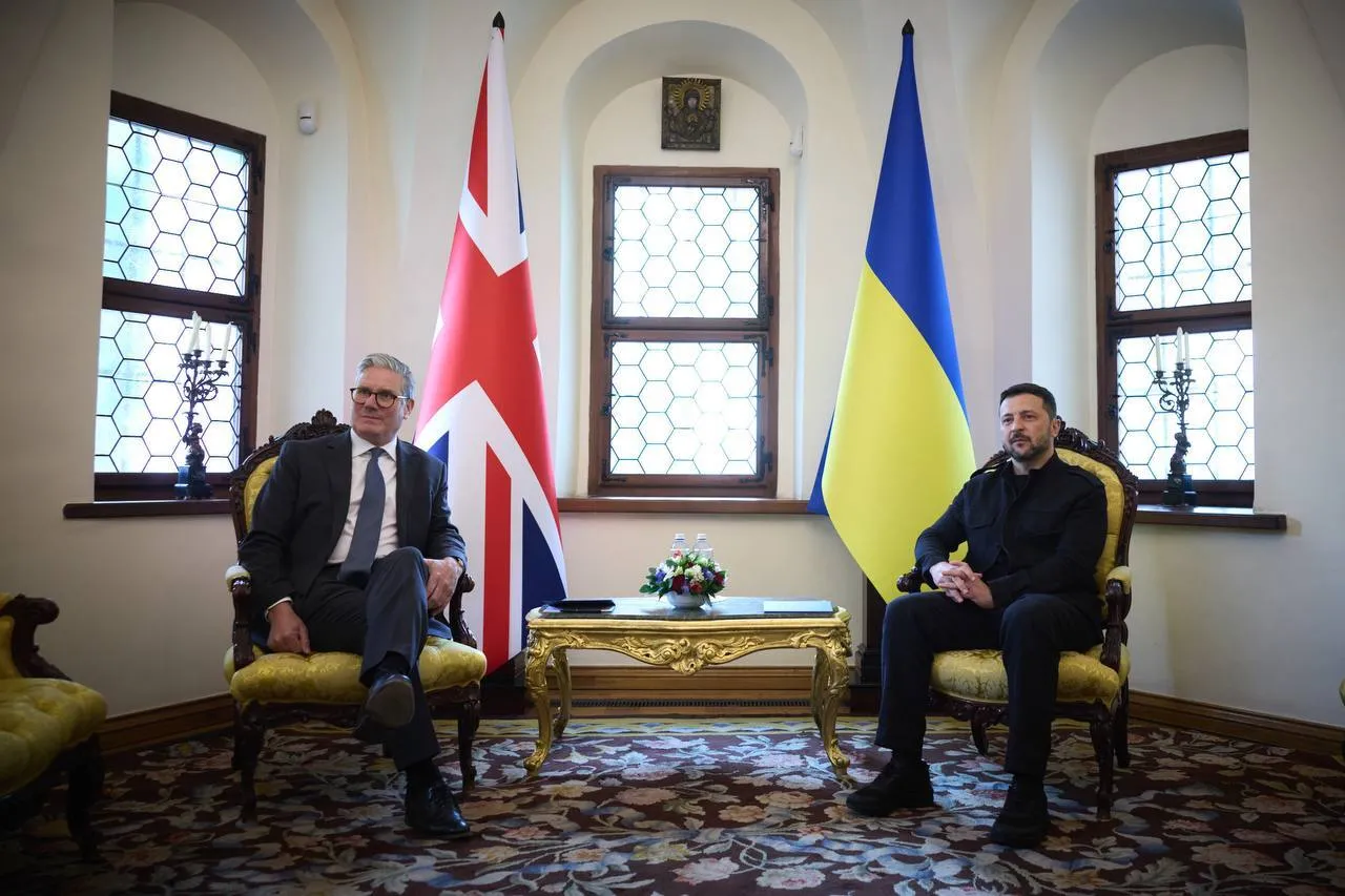 Після саміту "коаліції охочих" Зеленський провів зустрічі тет-а-тет зі Стармером і Макроном: про що говорили. Фото і відео