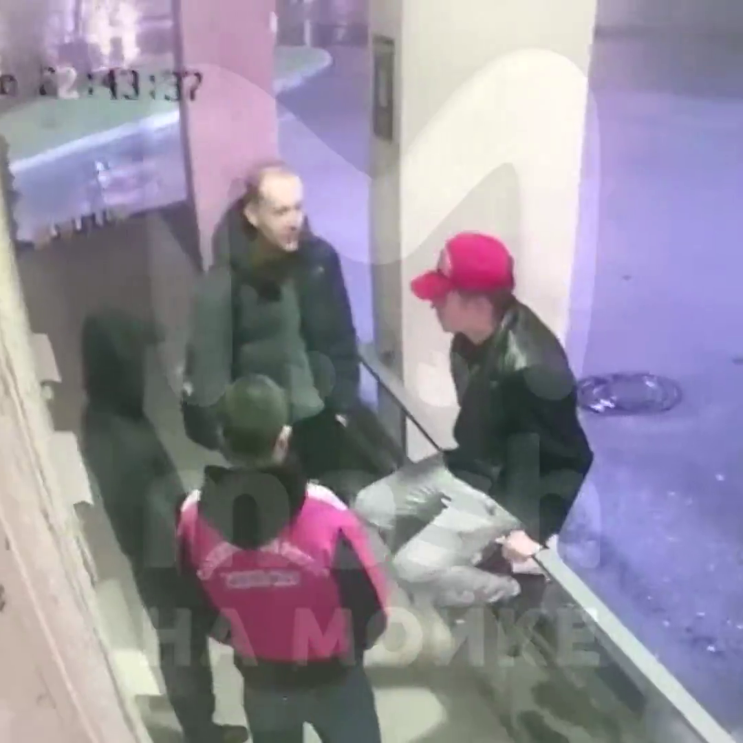 Российскому экс-хоккеисту выстрелили в голову из ракетницы. Фото и видео