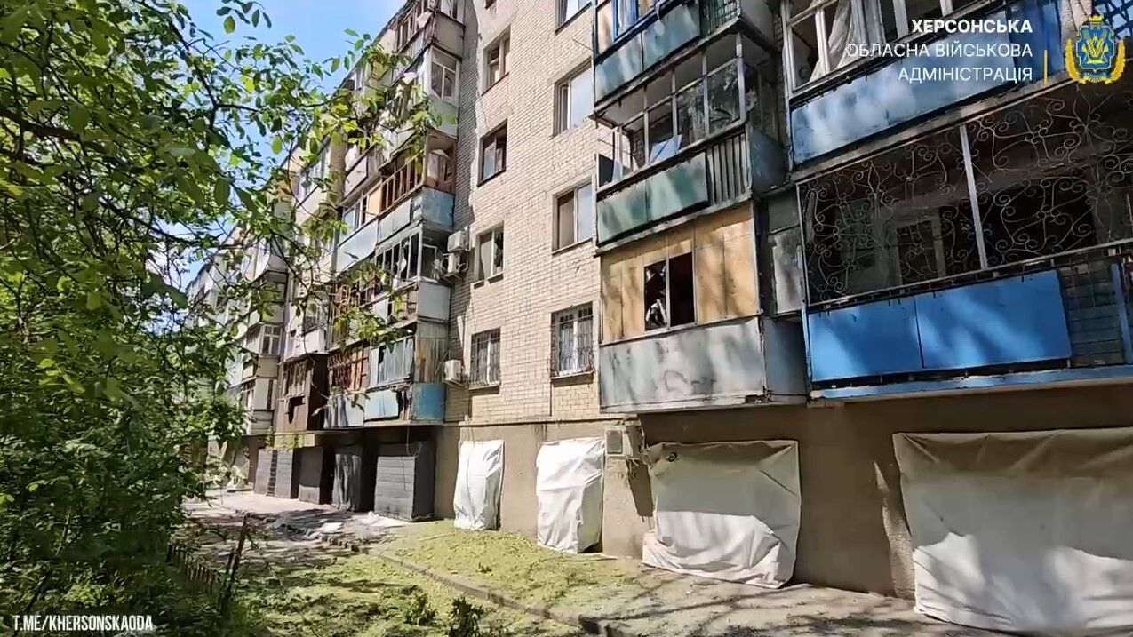 Росія атакувала Херсон з артилерії: є руйнування та постраждалі. Відео