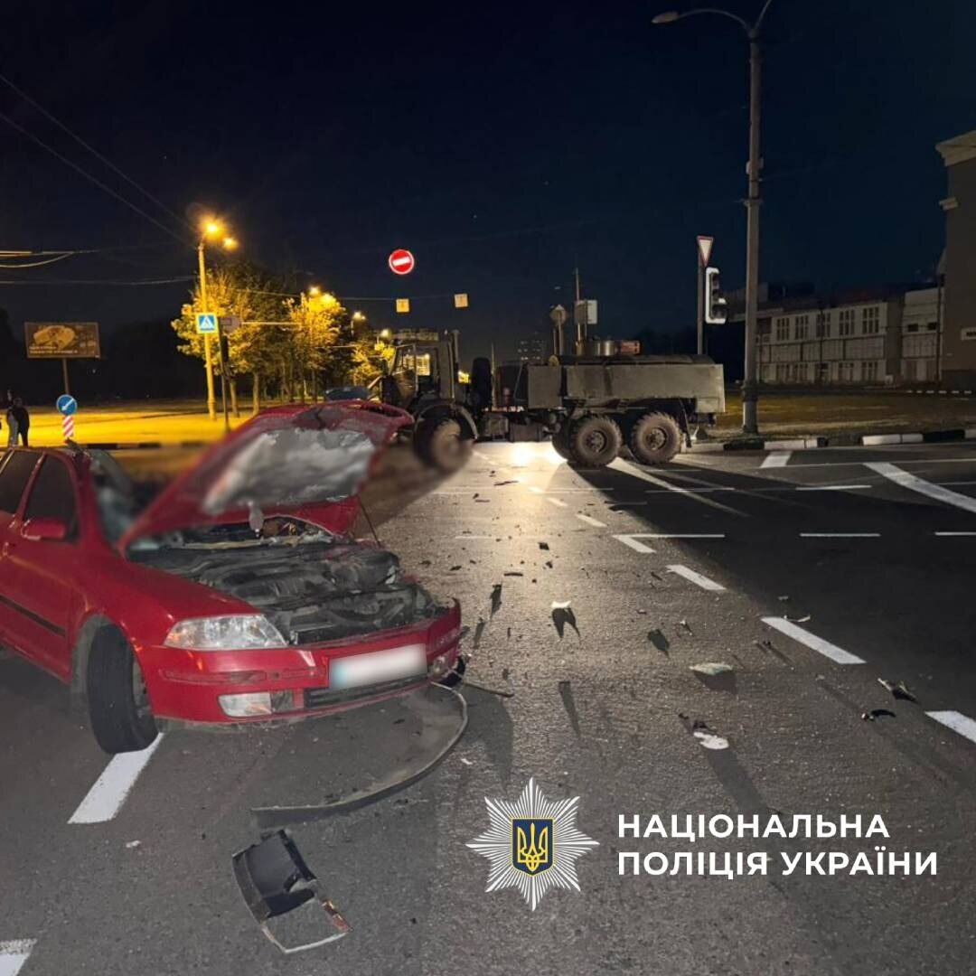 У Харкові авто зіткнулось із КАМАЗом: у ДТП загинули три особи. Фото