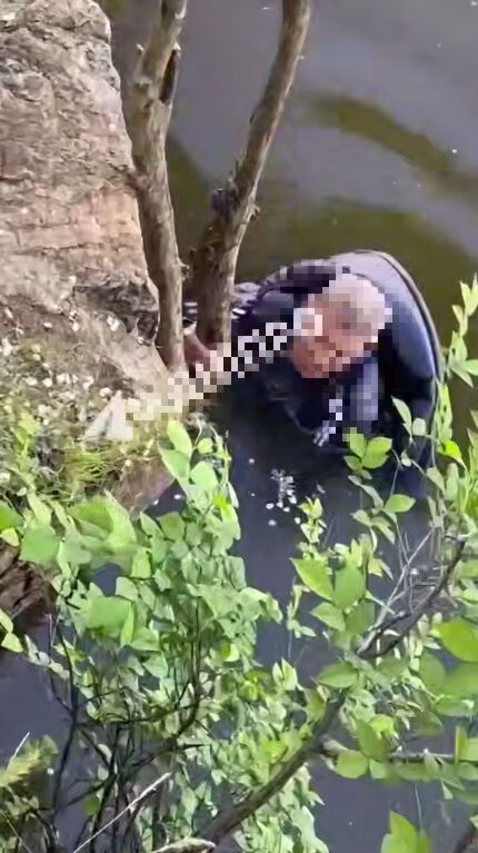 В Днепре подростки снимали на видео тонущего мужчину, но не оказали помощь: он погиб