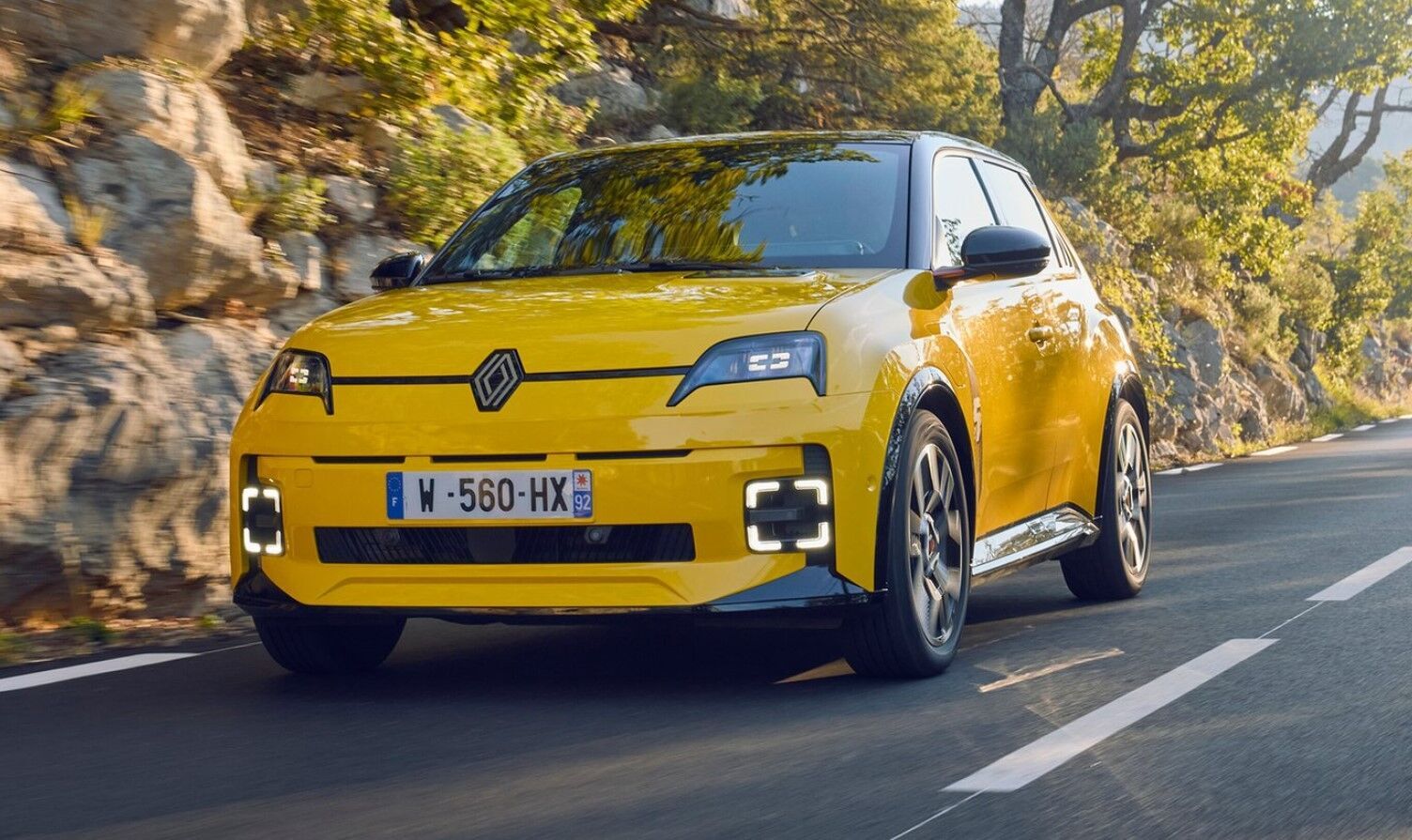 Популярну бюджетну модель Renault показали в подробицях. Фото