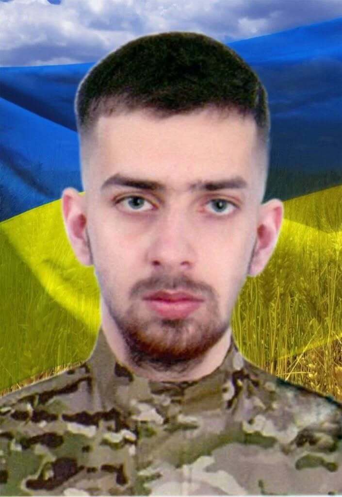 Ему навсегда будет 24: в Черкассах попрощались с воином, который ушел на фронт добровольцем. Фото и видео