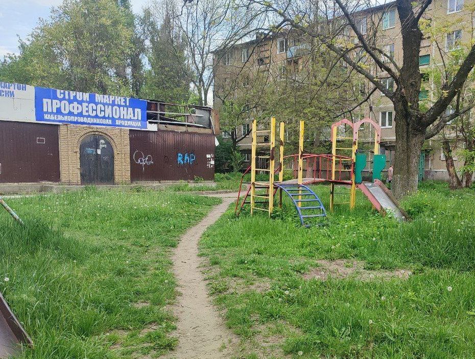 "Щури ходять пішки, собаки збиваються в зграї – зате "республіка" гуляє": чим обернулися 11 років російської окупації для Донбасу