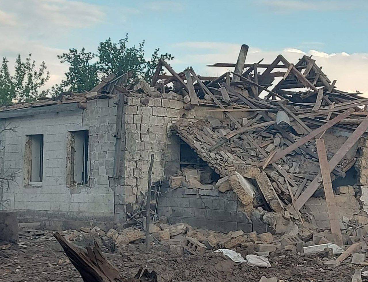 Потрощені приватні будинки: росіяни cкинули КАБи на Дніпропетровщину, поранено двох чоловіків. Фото