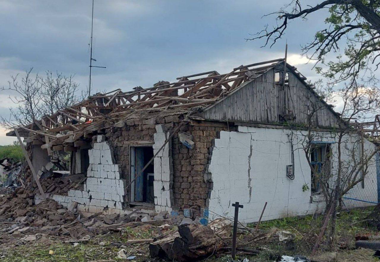 Потрощені приватні будинки: росіяни cкинули КАБи на Дніпропетровщину, поранено двох чоловіків. Фото