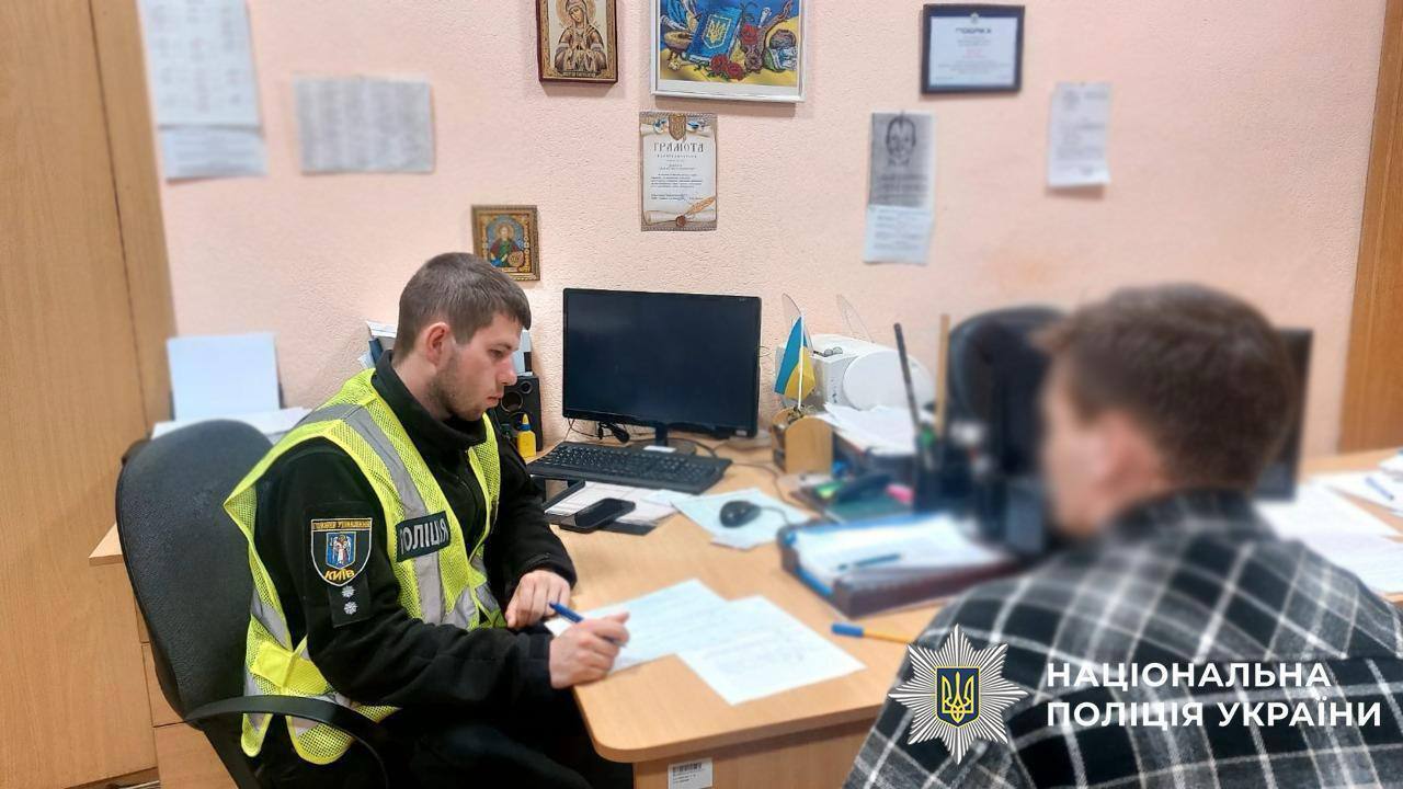 У Києві хлопці похизувалися "чорною зброєю" у стрімі і поплатились: поліція розкрила подробиці. Фото і відео