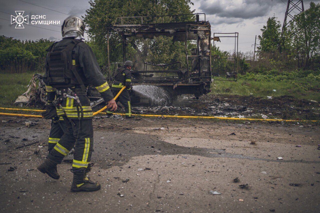 Окупанти вдарили дроном по авто енергетиків у Сумах: є загиблий, троє людей поранені. Фото й відео