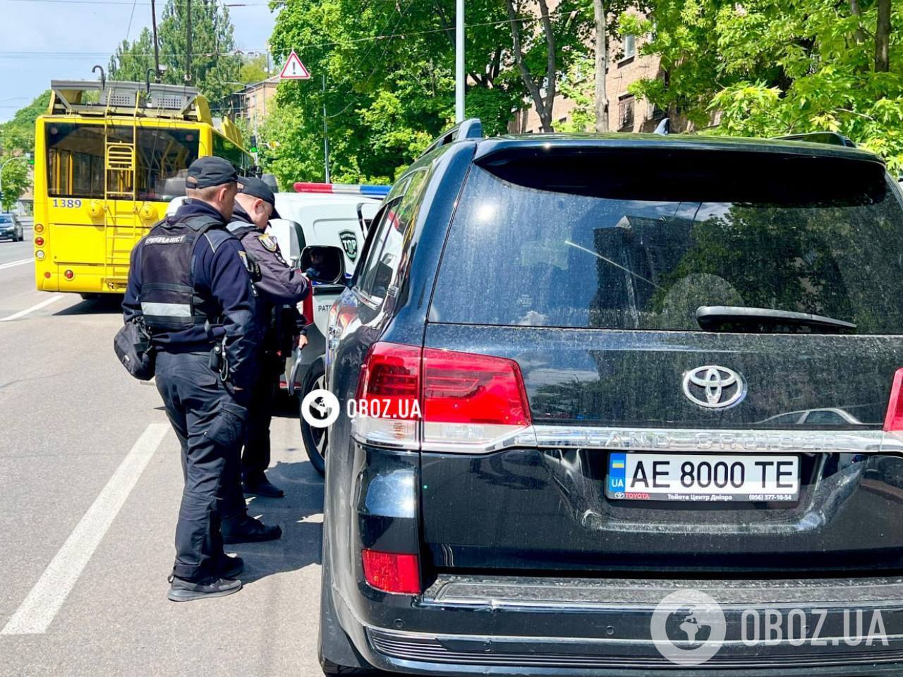 У Києві поліція зупинила і забрала авто кримінального авторитета "Умки", затриманого напередодні. Фото