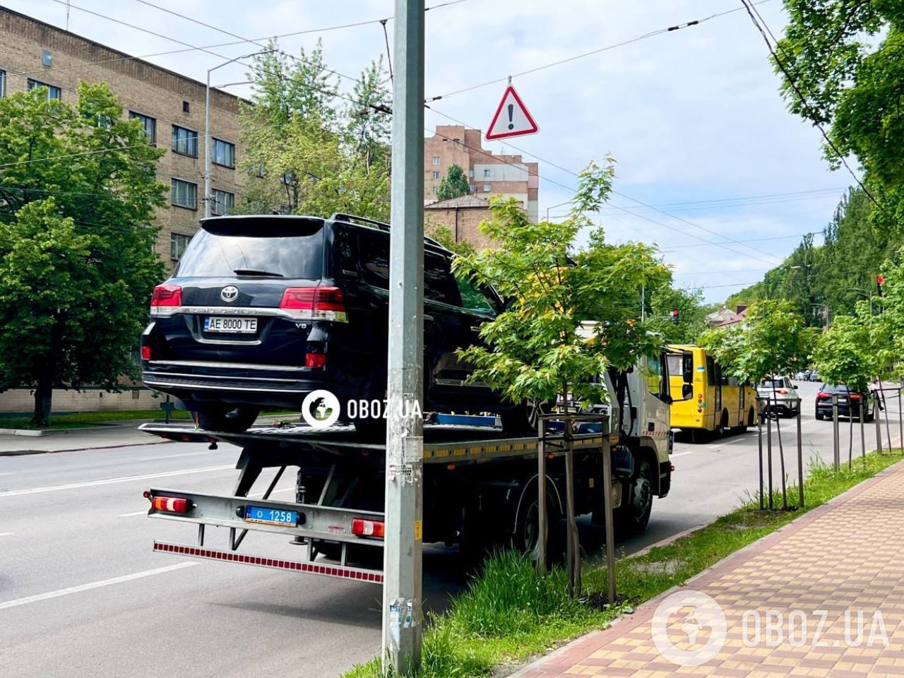 У Києві поліція зупинила і забрала авто кримінального авторитета "Умки", затриманого напередодні. Фото