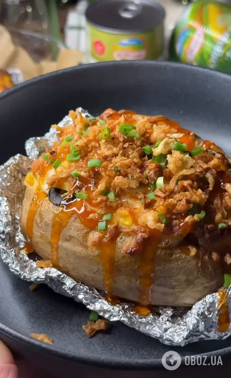 Лучше отварной и жареной: как приготовить вкусную картошку с начинкой в духовке