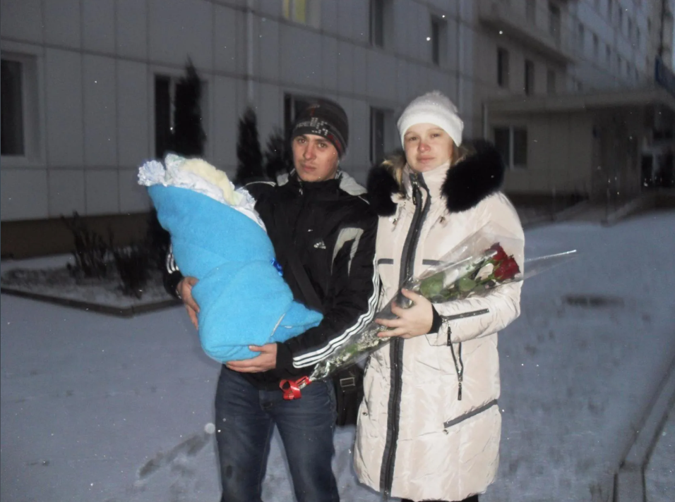 На Дніпропетровщині авто військового вилетіло в кювет: загинула його дружина, постраждало троє дітей, серед них – 5-місячне немовля