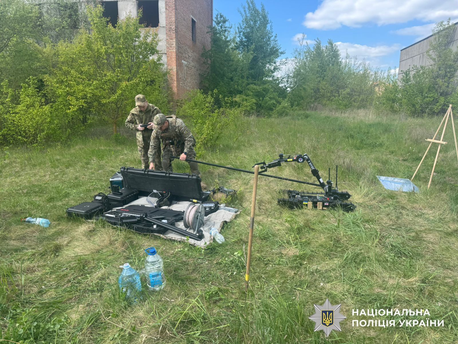 Через несколько секунд произошел взрыв: на Ривненщине задержали молодых людей, которые пытались взорвать следственно-оперативную группу. Фото