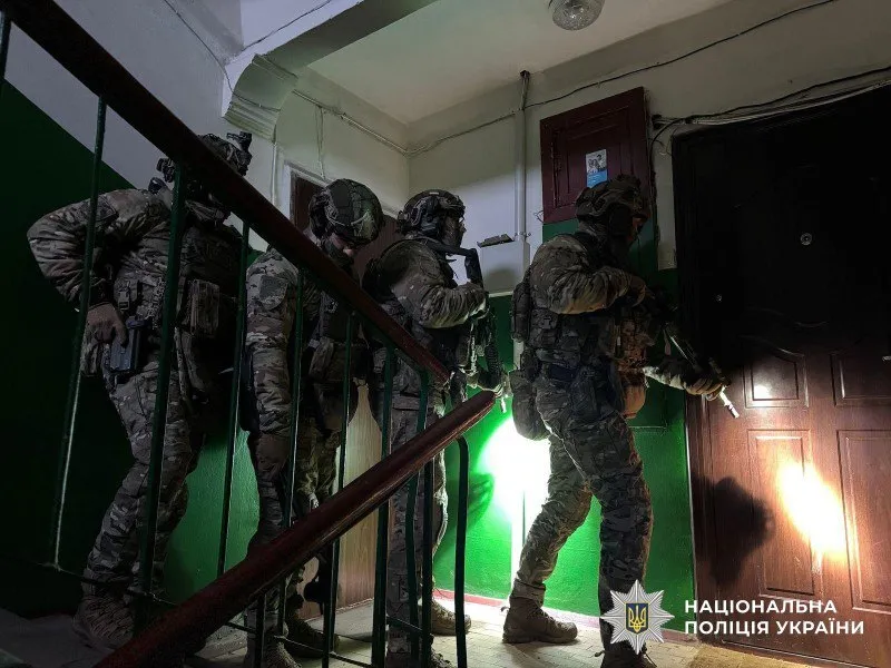 Провели более 200 обысков в 15 регионах: в Украине ликвидировали одну из крупнейших нарколабораторий. Фото и видео Провели более 200 обысков в 15 регионах: в Украине ликвидировали одну из крупнейших нарколабораторий. Фото и видео