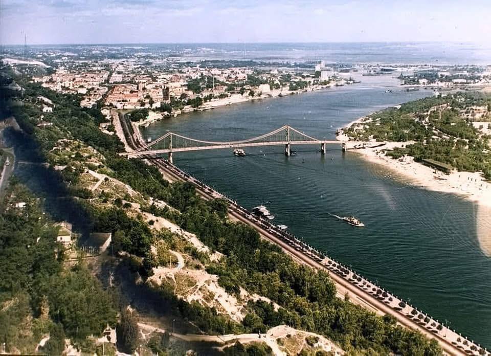 Поділ та Дніпро: у мережі опублікували унікальну панораму Києва 1960-х років. Фото
