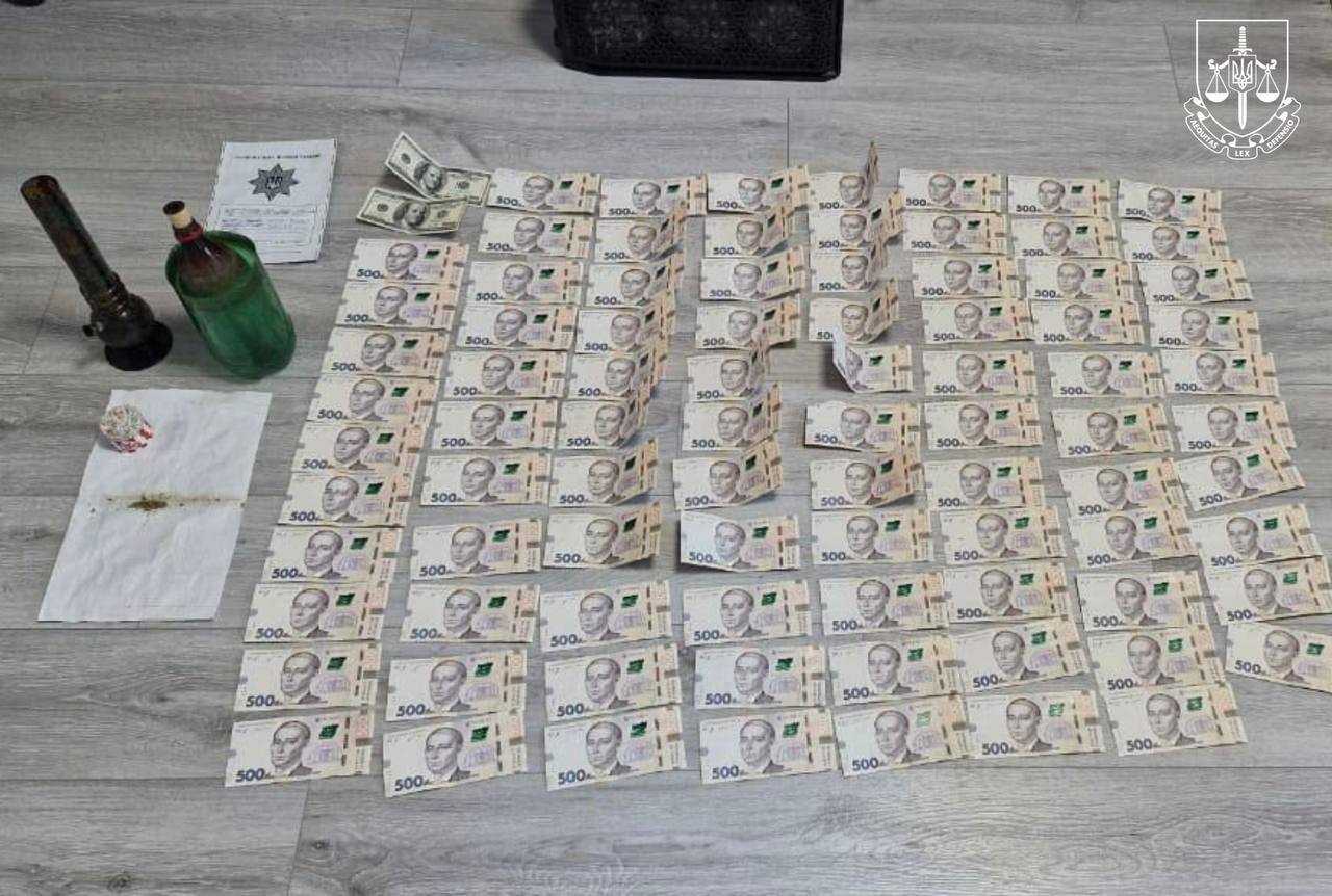 Провели более 200 обысков в 15 регионах: в Украине ликвидировали одну из крупнейших нарколабораторий. Фото и видео Провели более 200 обысков в 15 регионах: в Украине ликвидировали одну из крупнейших нарколабораторий. Фото и видео