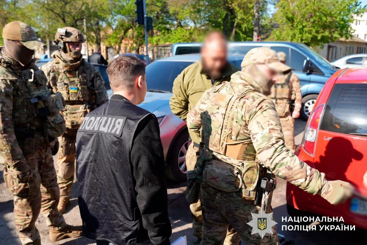 Провели более 200 обысков в 15 регионах: в Украине ликвидировали одну из крупнейших нарколабораторий. Фото и видео Провели более 200 обысков в 15 регионах: в Украине ликвидировали одну из крупнейших нарколабораторий. Фото и видео