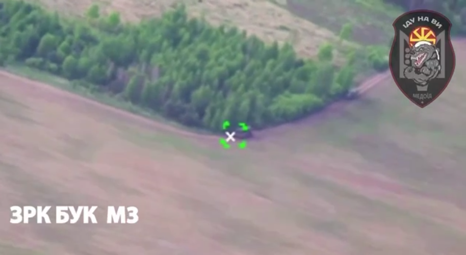 Перетворили на брухт: ССО знищили новітній російський "Бук-М3" за $45 млн  та РСЗВ "Ураган-1". Відео