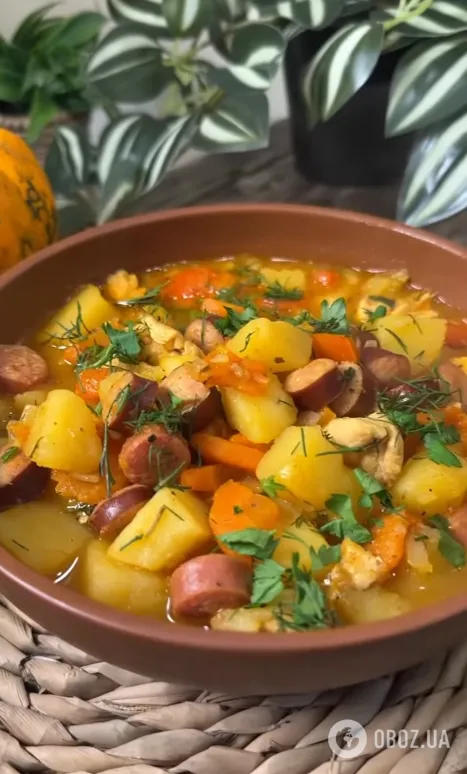 С чем вкусно потушить картошку на обед: получится бюджетно и сытно