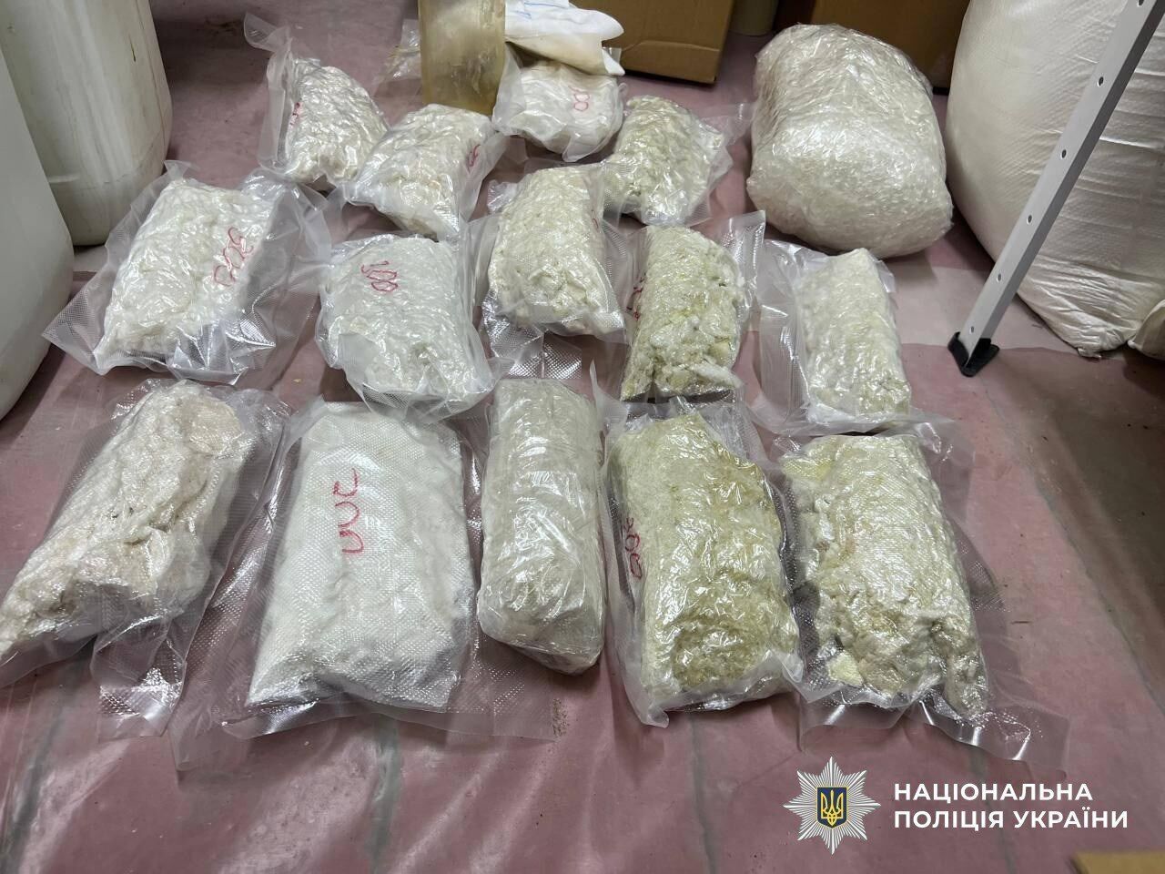 Обезвредили 7 группировок в разных регионах: стали известны подробности крупнейшей спецоперации по ликвидации наркобизнеса в Украине. Фото и видео
