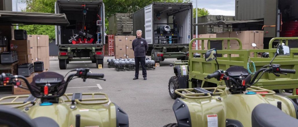 Військові на фронті отримають нову важливу партію техніки на 40 млн грн від Порошенка