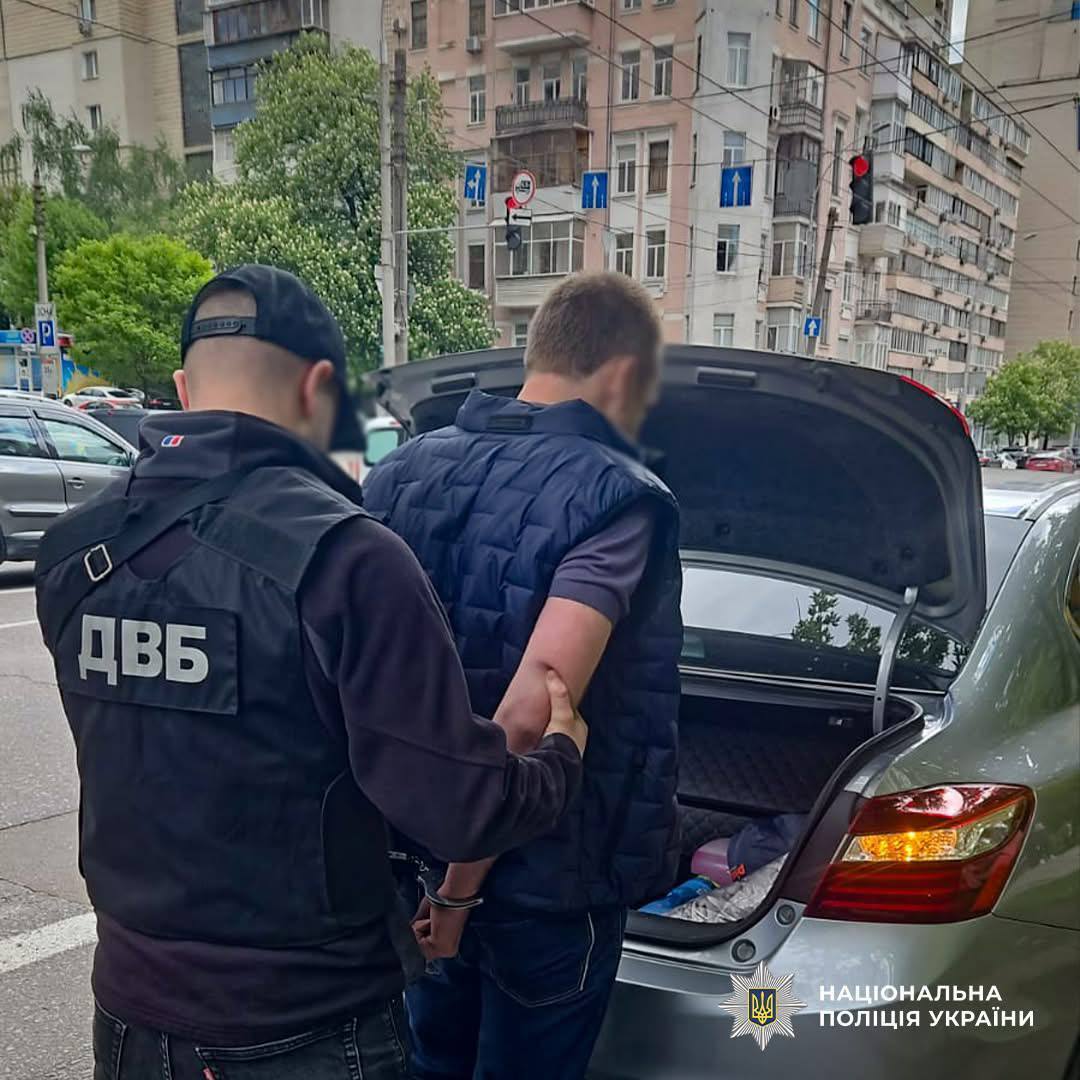 В Киеве задержали организатора очередной схемы для уклонистов, которого уже судят за подобное преступление. Подробности и фото
