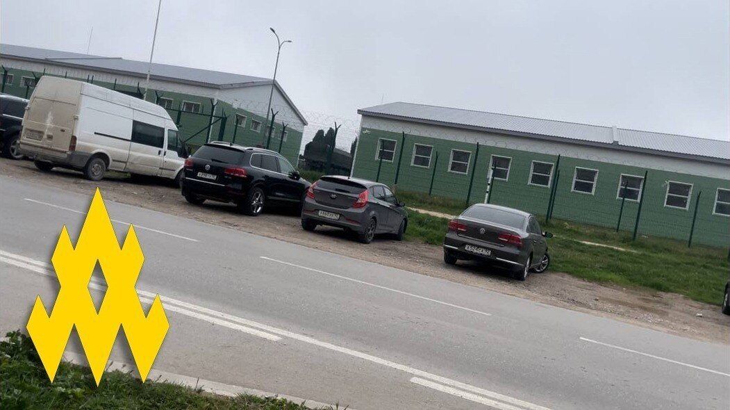 Окупанти вивозять майно з 810-ї бригади морської піхоти в Севастополі: в "Атеш" розкрили подробиці. Фото