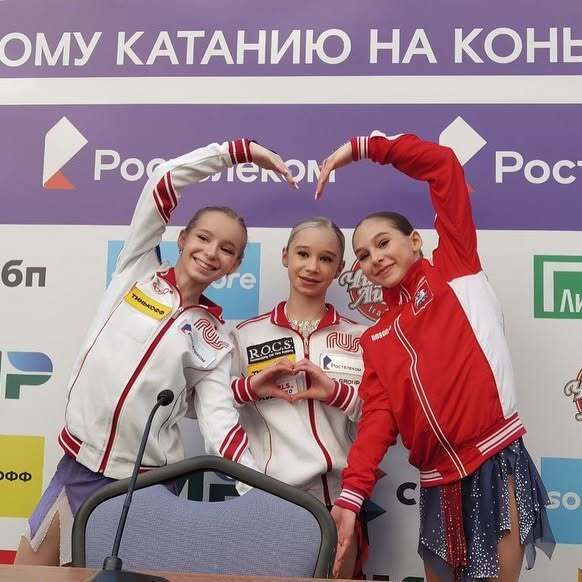 Російська фігуристка-чемпіонка відмовилася виступати за РФ. Її не хотіли відпускати, але вона з "радістю" змінила громадянство, показавши свій новий паспорт