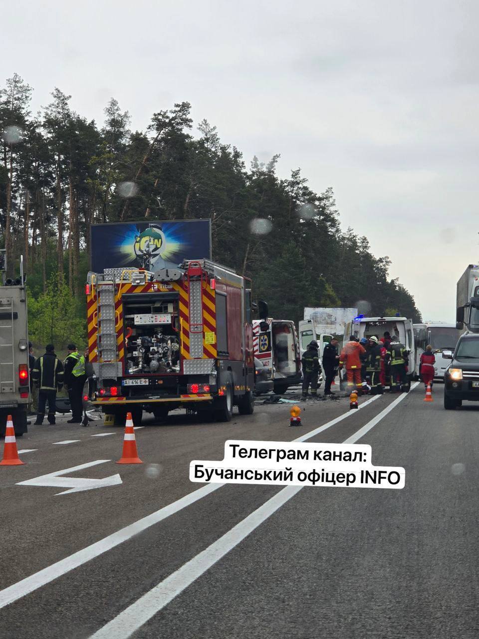 На Гостомельском шоссе на Киевщине произошло жуткое ДТП: есть погибшие и пострадавшая. Фото и видео