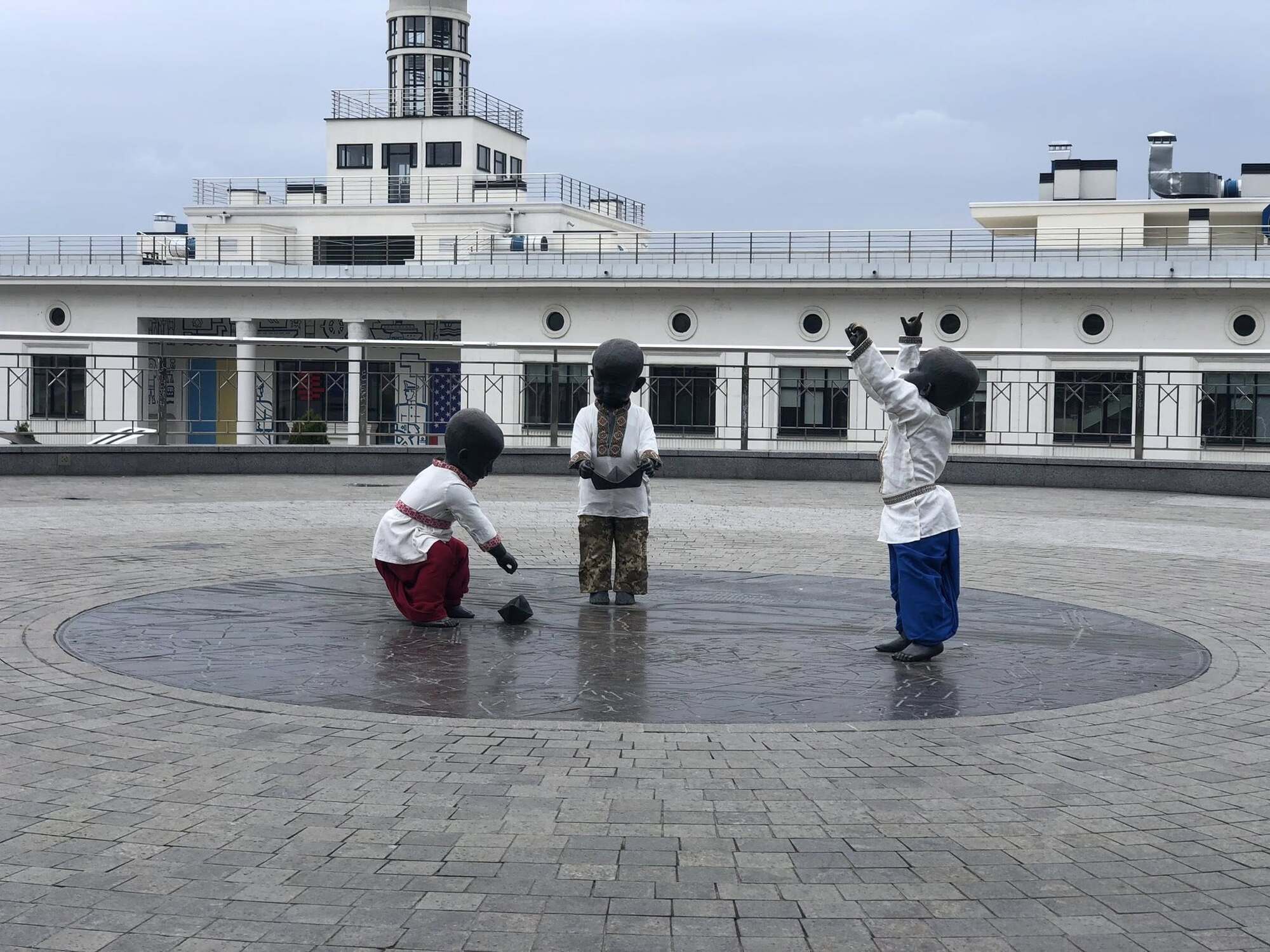 Шевченко, Мазепу и Поля "приодели": как празднуют День вышиванки в разных городах Украины. Фото