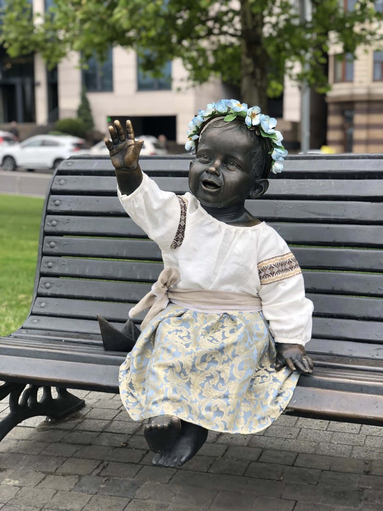 Шевченко, Мазепу и Поля "приодели": как празднуют День вышиванки в разных городах Украины. Фото