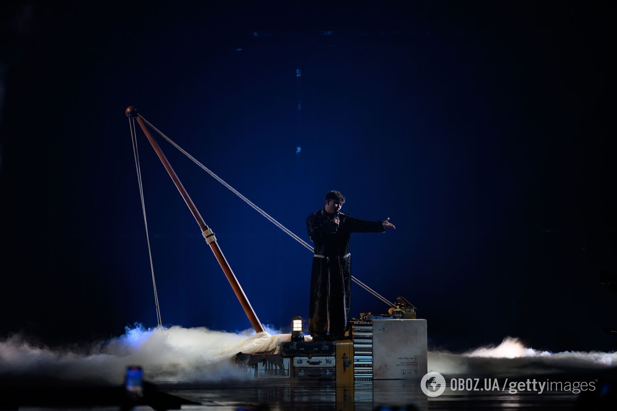 Главный фаворит второго полуфинала произвел фурор на Евровидении 2025: его песню называют "шедевром"