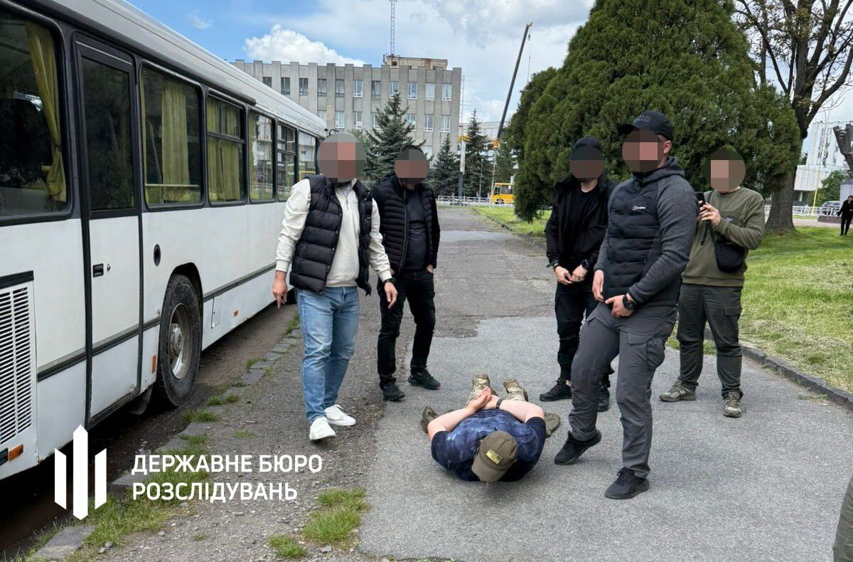 Організував "схему": на Закарпатті викрили правоохоронця, який допомагав військовозобов'язаним незаконно перетинати кордон. Фото
